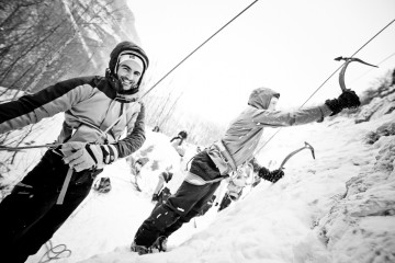 grimpeurs cascade glace ice climbing