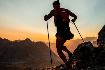 serre che trail coureur soleil couchant
